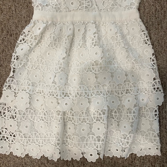 Women’s White Lace Peplum Mini Dress Size S - Picture 6 of 6